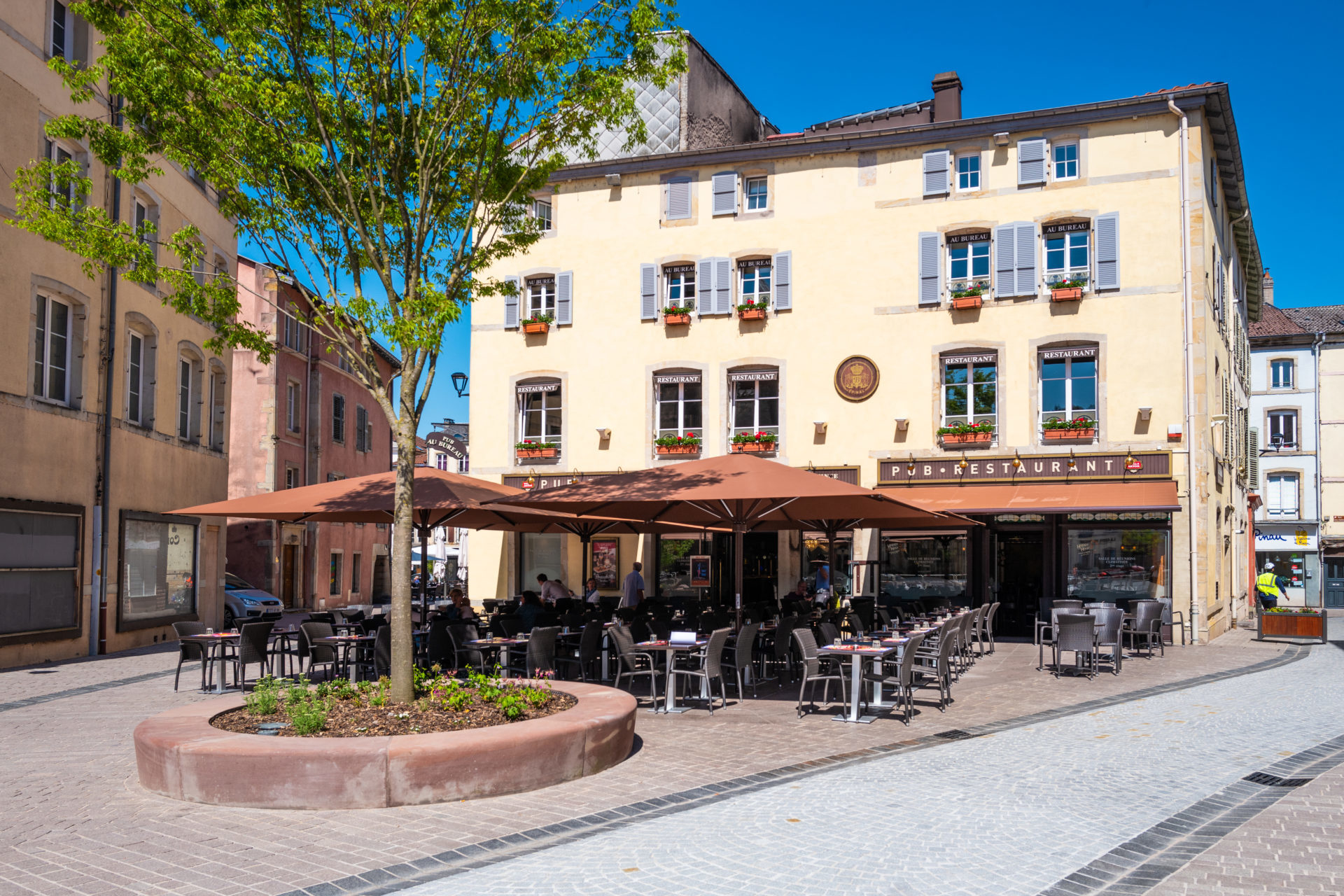 Au Bureau - Exterieurs - 05