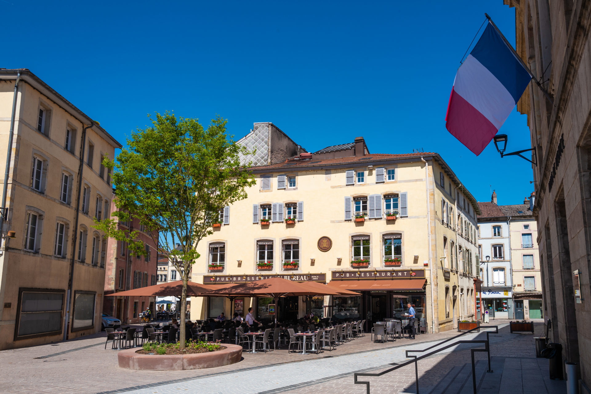 Au Bureau - Exterieurs - 06